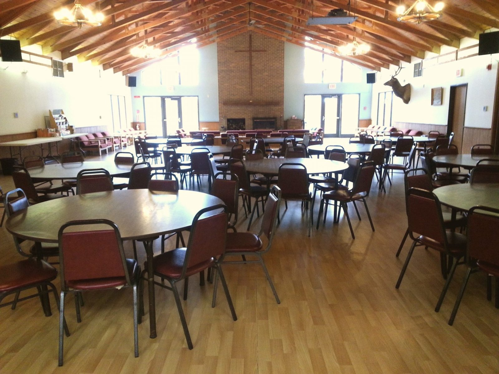 lodge-dining-room-5